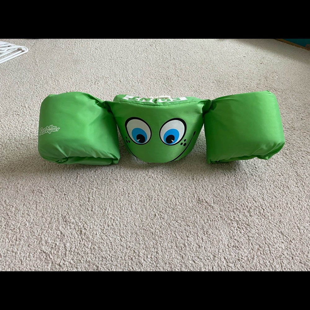 Kids puddle jumper vest